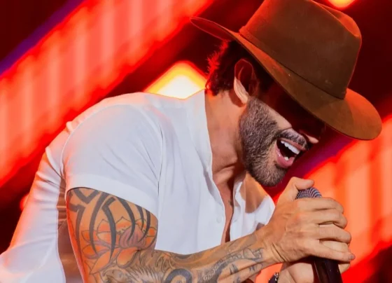 Gusttavo Lima sobe ao palco em Barretos; veja os valores