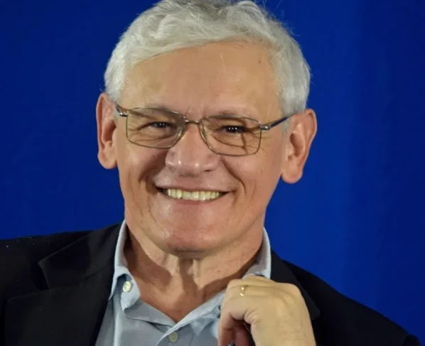 Farinazzo é dono do canal no Youtube "Arte da Guerra"