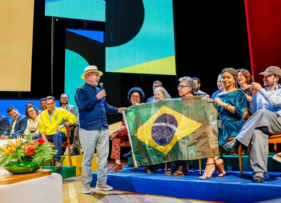 Durante lançamento da plataforma Tela Brasil, Lula disse ser preciso impedir que símbolos nacionais sejam dominados por grupos políticos