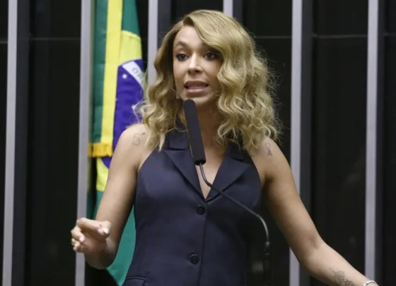 A deputada federal Erika Hilton (Psol-SP) é autora da PEC que propõe a redução da jornada para 36 horas e uma escala de trabalho 4x3