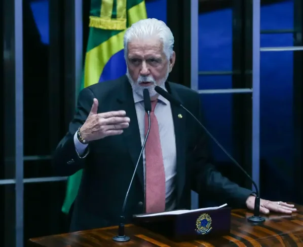 O senador Jaques Wagner.