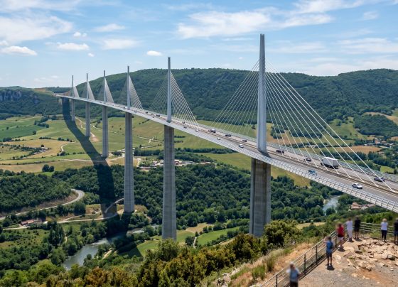 Engenharia e curiosidades sobre o Viaduto de Millau.