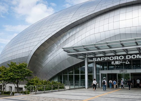 O monumental estádio japonês de 2001 que flutua um gramado natural inteiro para fora da arena, sendo a maior obra de engenharia esportiva da região