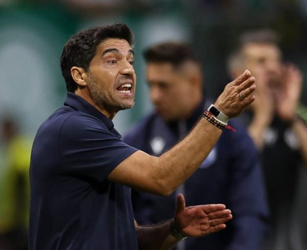 Abel Ferreira dedica vitória do Palmeiras ao influenciador Lito Sousa