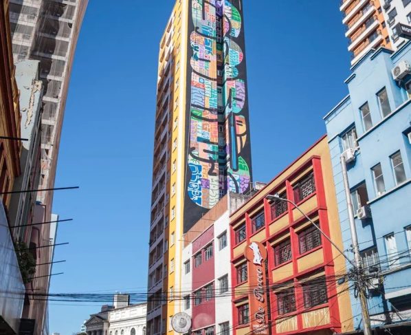 “Acham que eu trabalho para prefeitura” Gardpam finaliza mais um painel em Curitiba