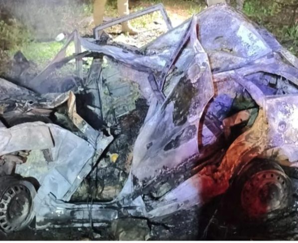 Acidente entre caminhão e carro deixa quatro mortos na SC-305; três vítimas carbonizadas