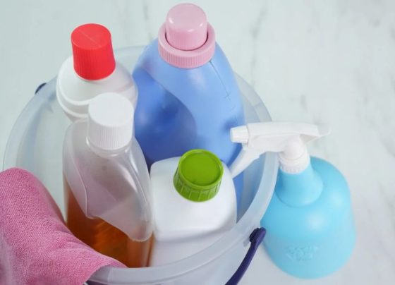 Anvisa determina retirada de circulação de 12 produtos de limpeza