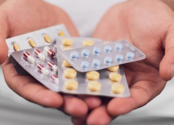 Anvisa libera entrega de medicamentos por apps; veja como funciona