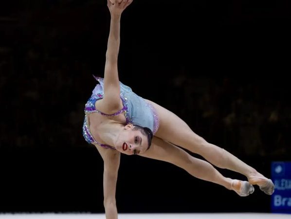 Babi e Maria Eduarda brilham em 1º dia do Mundial de Ginástica Rítmica