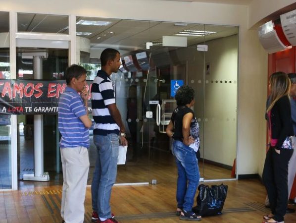Bancários fazem paralisação nacional de 24 horas nesta quinta-feira