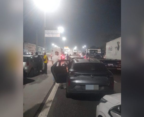 Blindados e apoio aéreo: operação no RJ tem tiroteio na Avenida Brasil