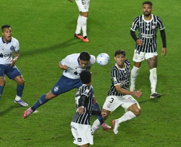 Brasileirão: Coritiba derrota o Corinthians no Couto Pereira