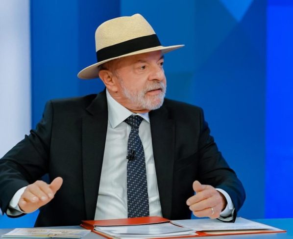 Campanha de Lula responde sobre fotos com Roberta Luchsinger e nega relação