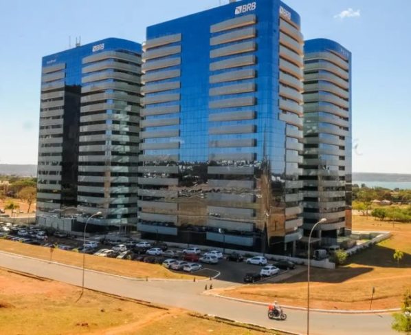 Candidatos ao governo do DF divergem sobre futuro do BRB após crise envolvendo Banco Master