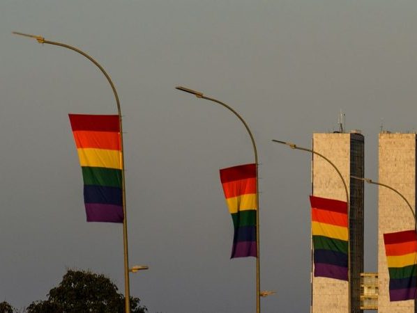 Candidaturas LGBT+ têm recorde em 2026 e se espalham por mais partidos