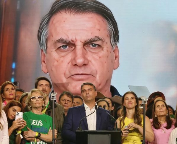 Centrão trava alianças de Flávio, que aposta em base bolsonarista