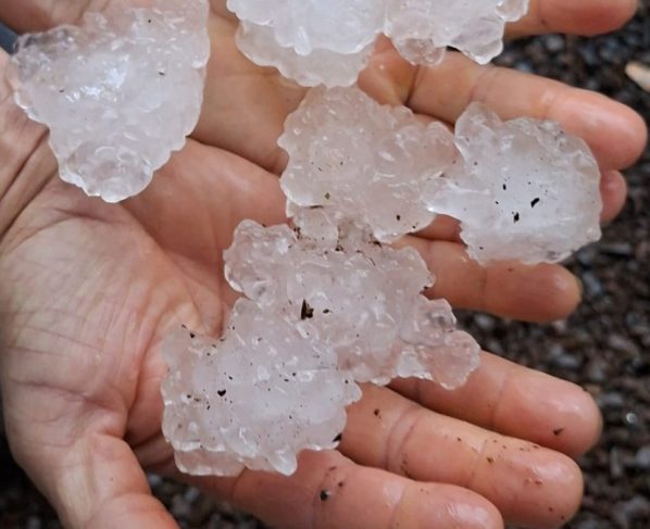 Chuva intensa com granizo causa danos em 23 municípios de Santa Catarina e cinco decretam situação de emergência