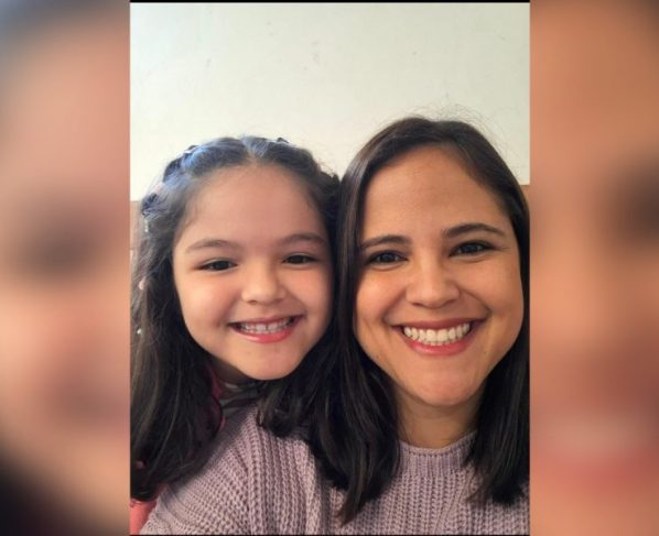 Crise de riso leva menina de 9 anos ao hospital em MG e mãe faz alerta