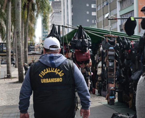 Curitiba teve mais de 400 notificações por comércio irregular nos últimos 12 meses