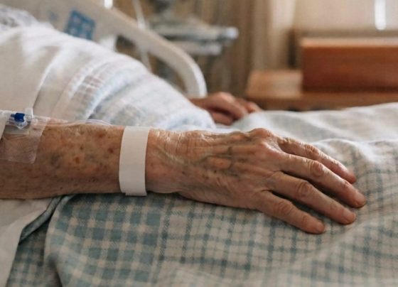 Decretada prisão preventiva de investigado por tentativa de feminicídio contra a mãe, em Caxias do Sul
