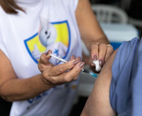 Dia D de vacinação ocorre neste sábado com 19 imunizantes disponíveis