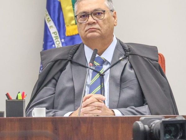 Dino determina afastamento do presidente do TCE do Maranhão