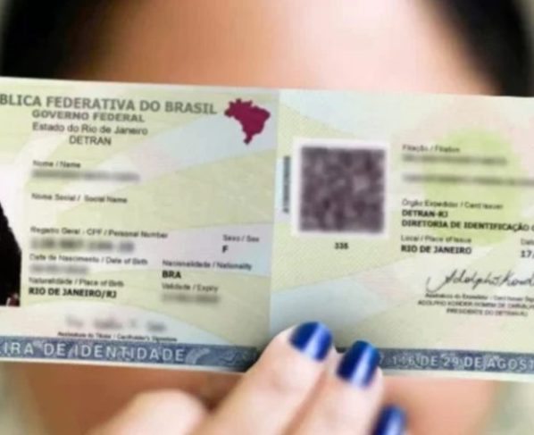 Documento para pessoas com 60 anos ou mais facilita benefícios em viagens, mas idade, renda e cadastro definem quem pode utilizá-lo