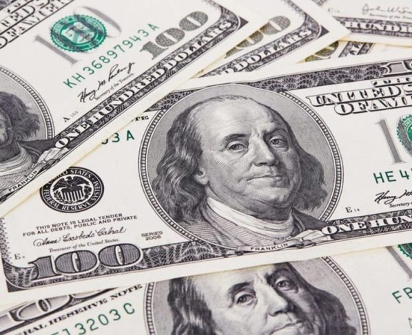 Dólar vai a R$ 5,21 com contra-ataque ao tarifaço e eleição. Bolsa cai