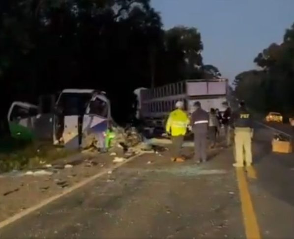 Duas crianças estão entre vítimas de acidente com 23 mortos no PR