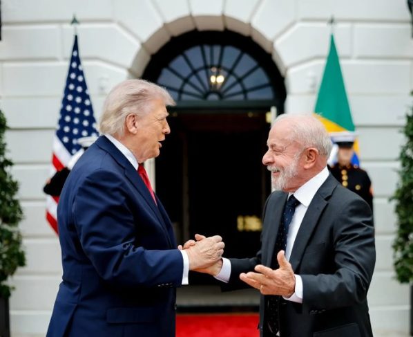 Em entrevista a podcast, Lula diz que vencerá EUA pela narrativa e cobra respeito de Donald Trump