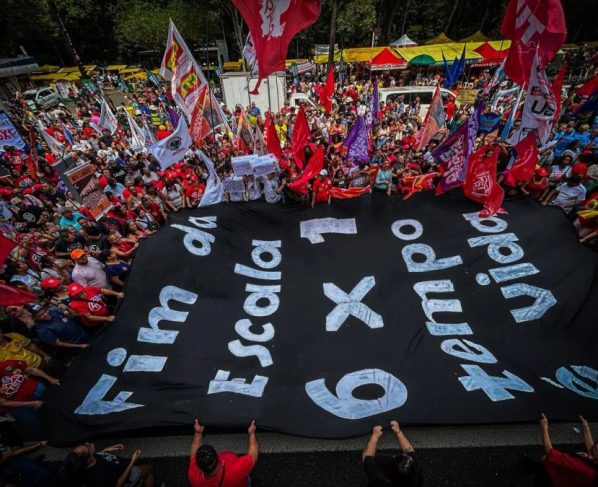 Em SP, ato reúne milhares de pessoas pelo fim da escala 6×1; PEC vai à CCJ nesta semana 