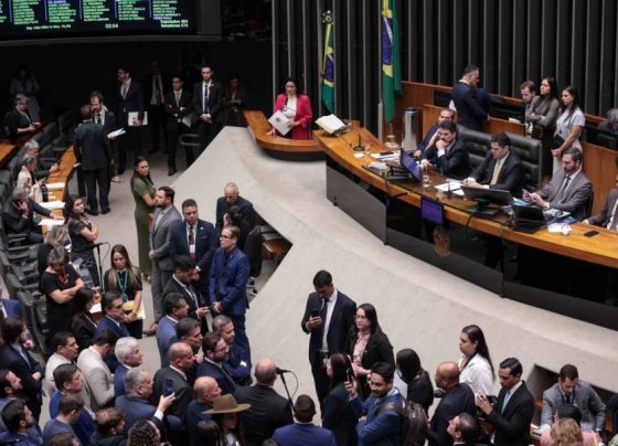 Empoderado por emendas, Congresso se engaja menos com presidenciáveis