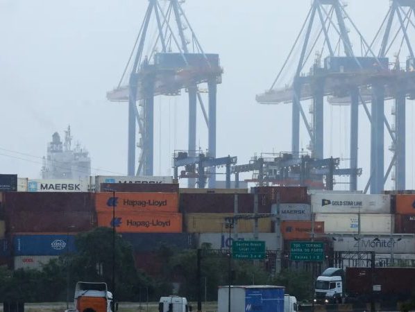 Empresas atingidas por tarifaço e guerras terão R$ 13,5 bi em crédito