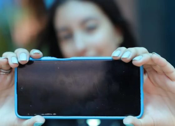 Estudo mostra jovens conscientes de que internet precisa melhorar