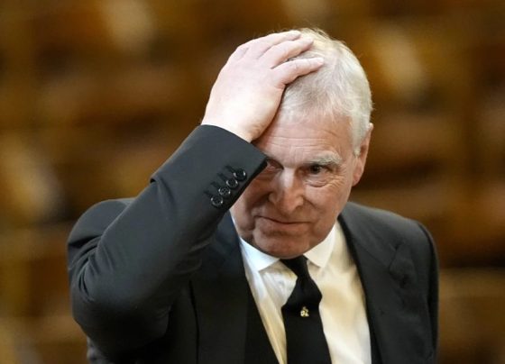 Ex-príncipe, Andrew mantém benefício milionário ligado à realeza