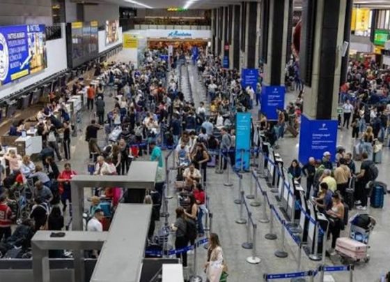 Família receberá R$ 20 mil de indenização por atraso de 14h em voo