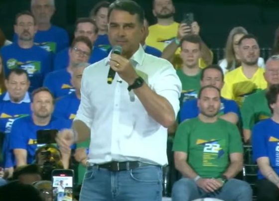 Flávio divulga formação correta após negativa da UFRJ sobre pós-graduação