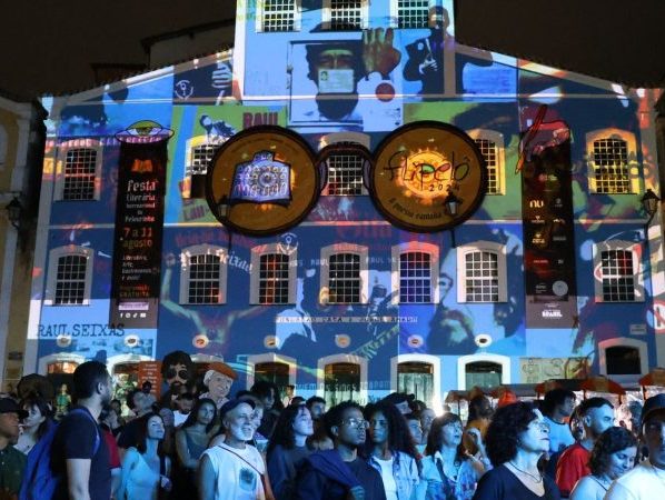 Flipelô começa em Salvador com música, poesia e grande participação