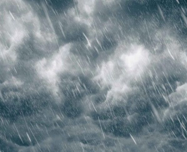 Frio ganha força em SC nesta segunda com chuva e máximas de 10°C