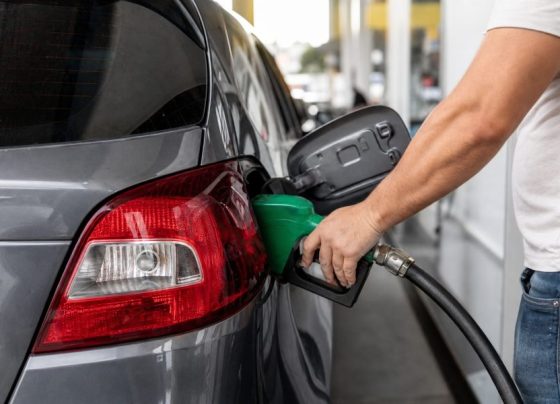 Gasolina com mais etanol chega aos postos: o que muda para o motorista