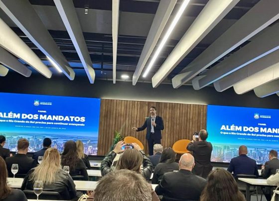 Governador Eduardo Leite defende a concessão de rodovias e a cobrança da taxa de licenciamento de veículos