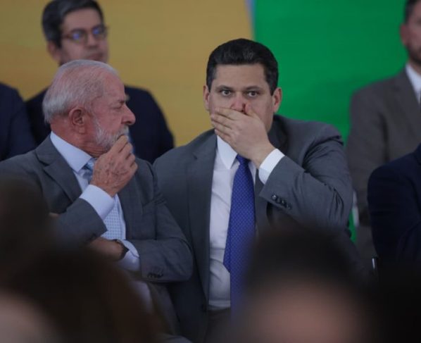 Governo Lula pressiona Alcolumbre por fim da 6x1 antes das eleições