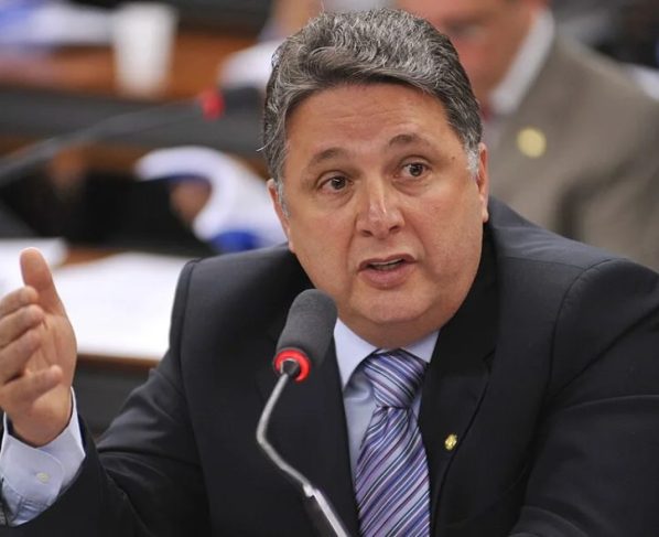 Justiça do Rio determina cumprimento da pena e torna Garotinho inelegível