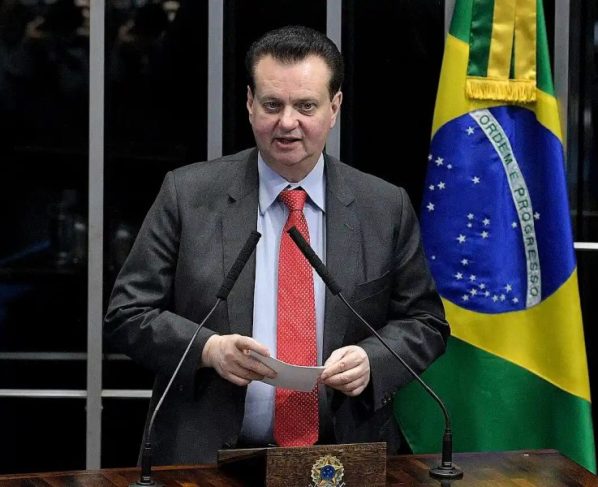 Kassab afirma que Centrão está com Lula e que Flávio Bolsonaro, hoje ‘preservado’, vai ‘desabar’ quando a campanha começar