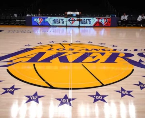 Los Angeles Lakers são vendidos por valor recorde na NBA; saiba quem comprou