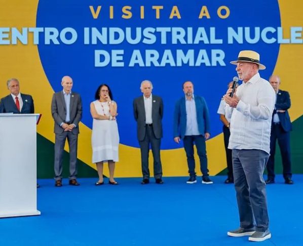 Lula defende enriquecimento e exportação de urânio para fins pacíficos