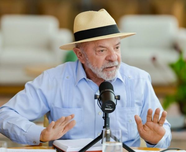 Lula diz que se reunirá com Alcolumbre para anunciar fim da "taxa das blusinhas"