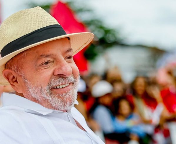 Lula reserva domingo para gravar vídeos de campanha no QG do Lago Sul