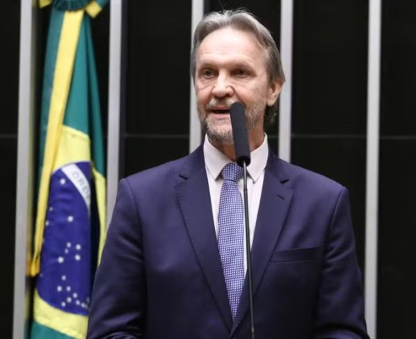 Lula telefona para líder do PT na Câmara, Pedro Uczai, que segue internado com quadro estável