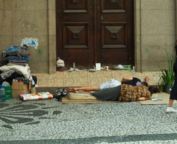 Luz Coletiva: voluntárias preparam dia de cuidado para pessoas em situação de rua de Curitiba